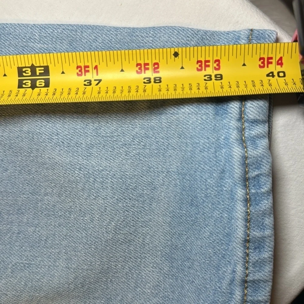 American Eagle Outfitters Men's Athletic Fit Light Wash Jeans Size 28x32 NWOT